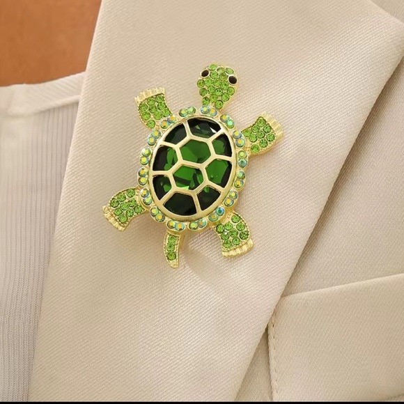 Turtle Crystal Green Brooch - Picture 3 of 8